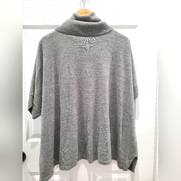 Joe Fresh Cowlneck Poncho. SIZE Small/Med - Picture 4 of 6